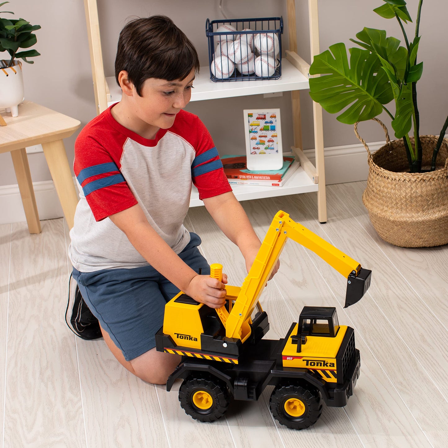 Tonka Steel Classics Mighty Excavator Truck – Yellow Friction-Powered Construction Vehicle, Steel & Plastic, Toddler Toy Gift for Boys & Girls 3+